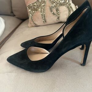 Suede pump